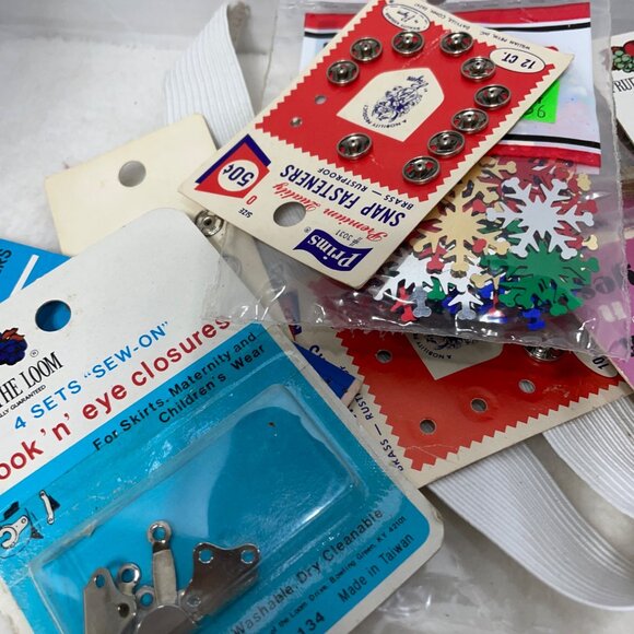 Yellow Plastic Sewing Organizer Box With Handle & Lock - Picture 3 of 9